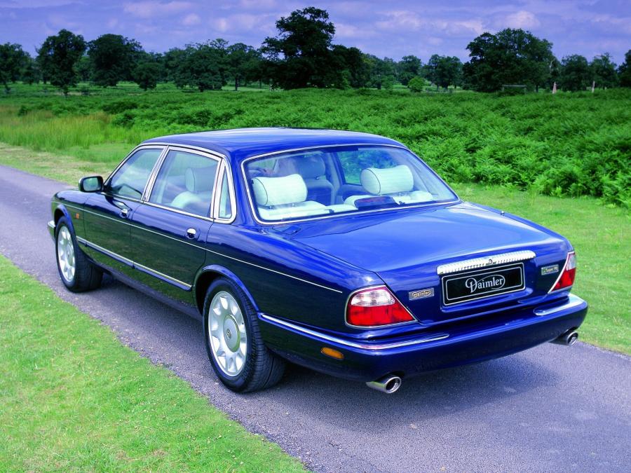  Daimler Super V8 1998 года  (фото 10 из 15)